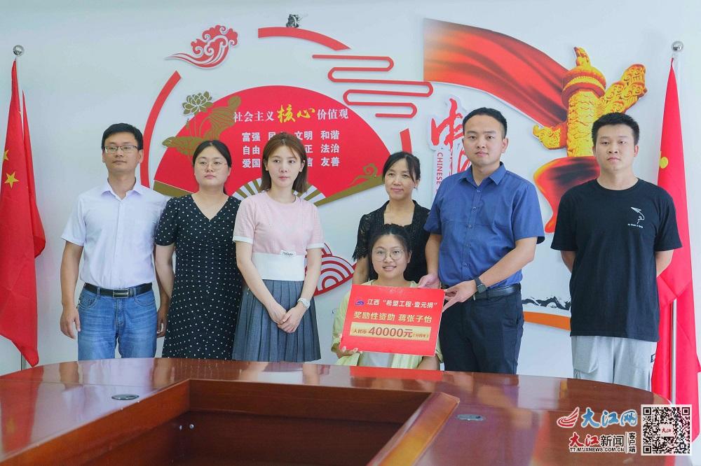 “无腿女孩”蒋张子怡：那不是软肋，是我的铠甲