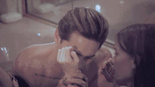 男生没喷香水闻到体香是怎么回事,一个人身上没有喷香水但是有体香