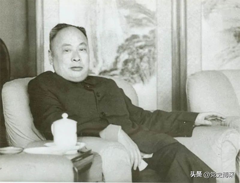 在争论核*器武**是否下马的关键时刻，陈毅元帅发出当裤子也要搞原*弹子**的豪言