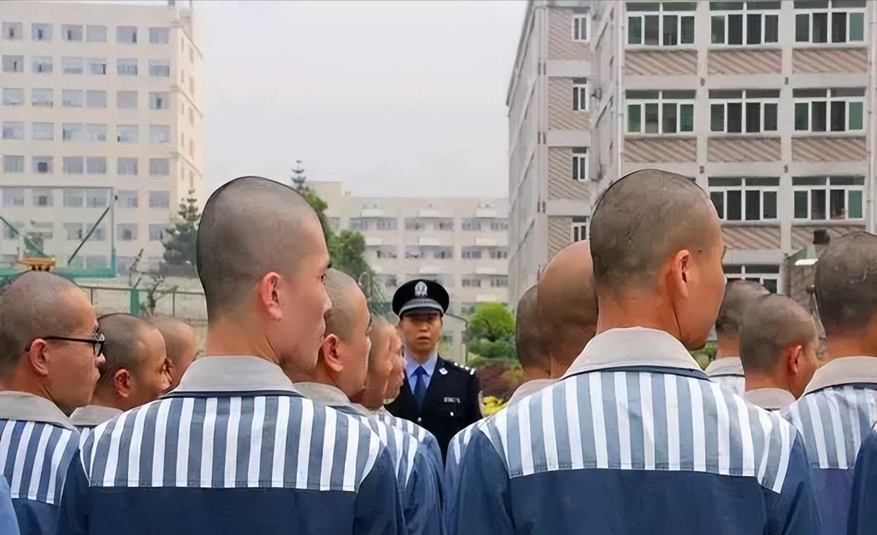 服刑人员穿的衣服有什么说法,进监狱服刑要带哪些生活用品