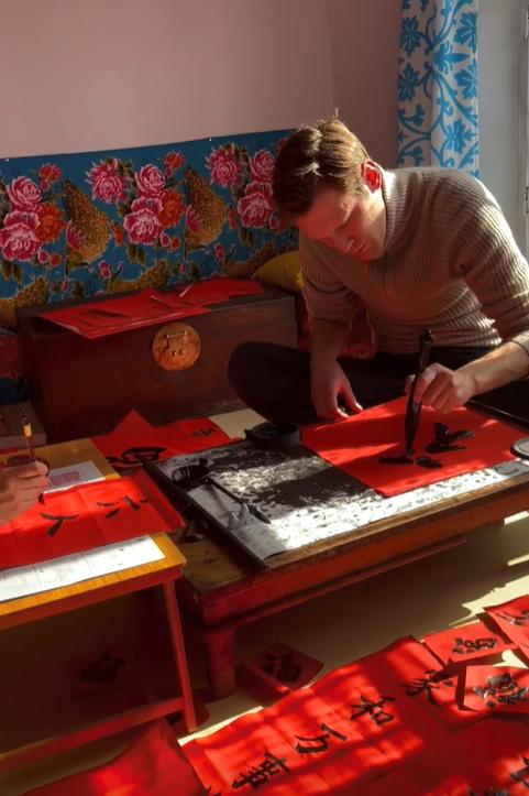 外国小伙在中国爆火，获赞超2.7亿！大秀“中式养生”看呆网友