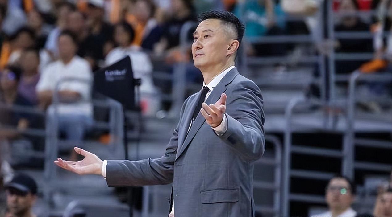 杜锋首轮签选郭艾伦,杜锋录像夹击郭艾伦