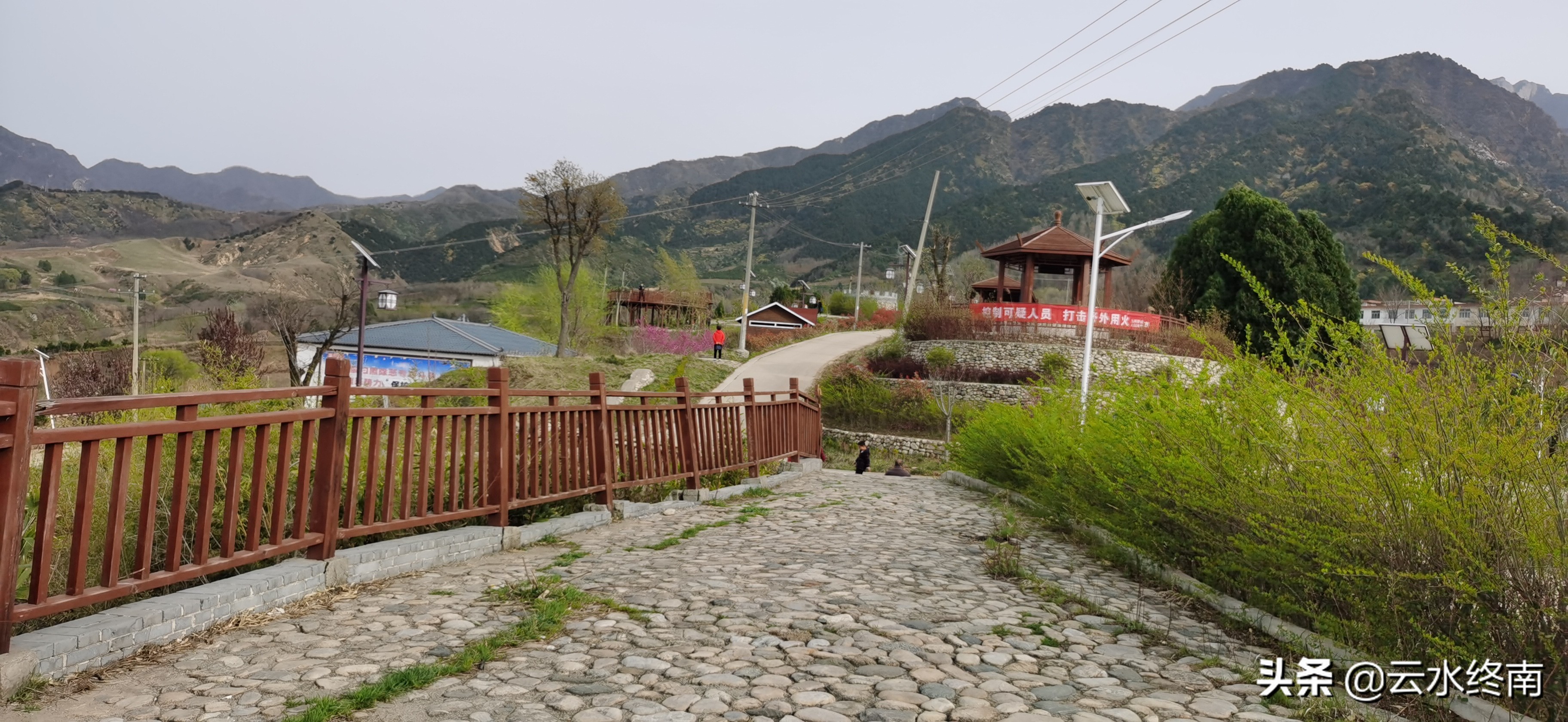 野逛桐花沟，我想欺骗一个老汉却被识破，不料却发现了一个峪口