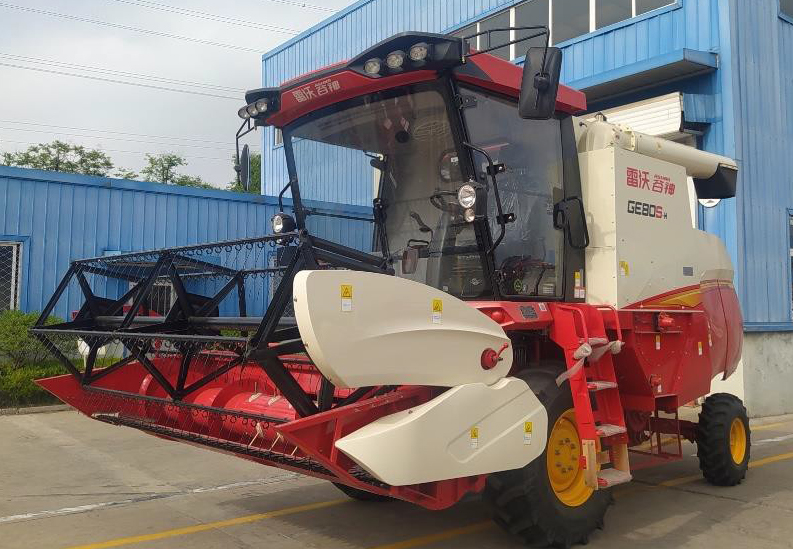 雷沃谷神和中联谷王,雷沃谷神收割机收小麦视频