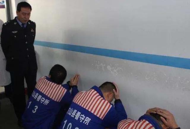 刚进去看守所会挨打吗,嫌疑人进看守所前对身体有何规定