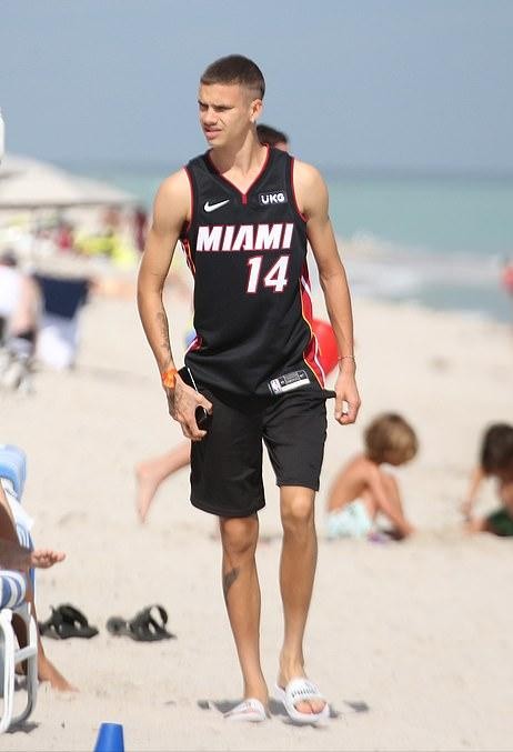 小贝最新二儿子照片,小贝与二儿子最新视频