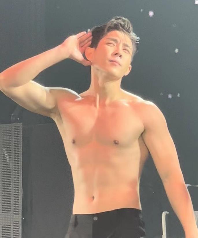 泰国泰娱走红毯很疯吗,泰国曼谷韩流演唱会