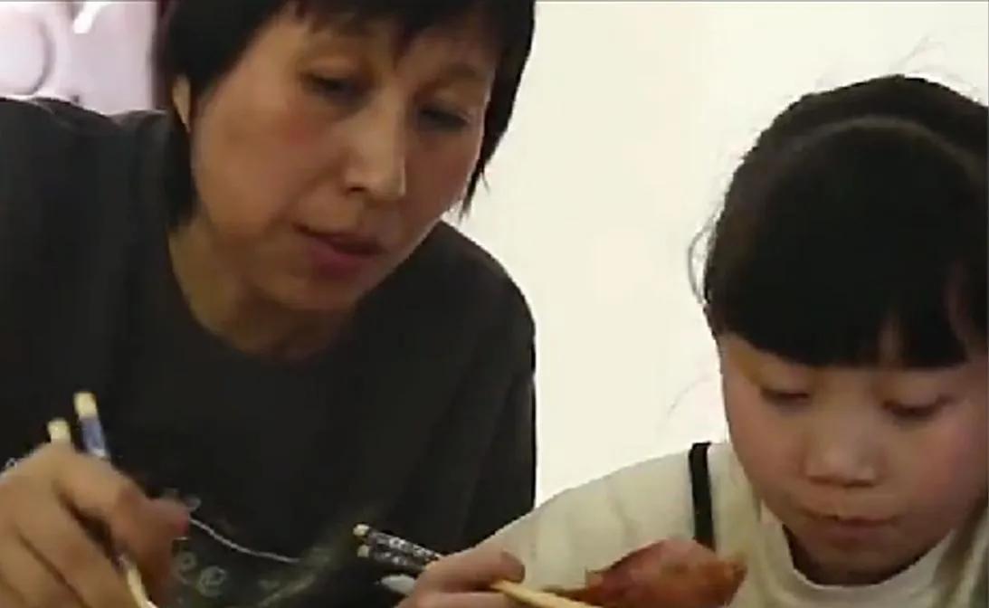 八岁女孩为救妈妈自愿捐骨髓,白血病儿童捐献骨髓