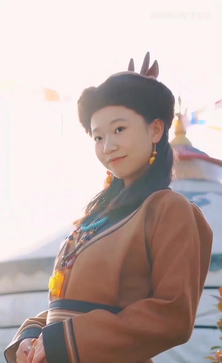 五十六个民族的风俗和服饰,五十六个民族代表服饰图片