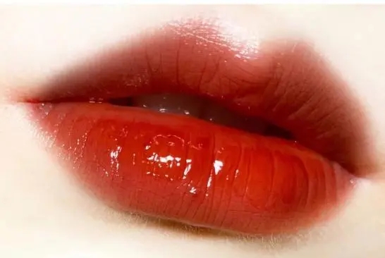 口红色号推荐可爱女孩,口红薄涂和厚涂