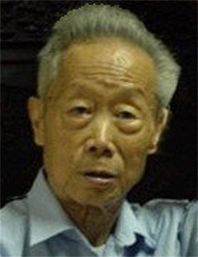 78年，他调任北京市委书记，向*国锋华**抱怨：我在天津屁股还没坐稳