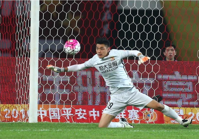 官宣！河南嵩山龙门后防线压哨签下国脚级王牌，曾差点加盟申花