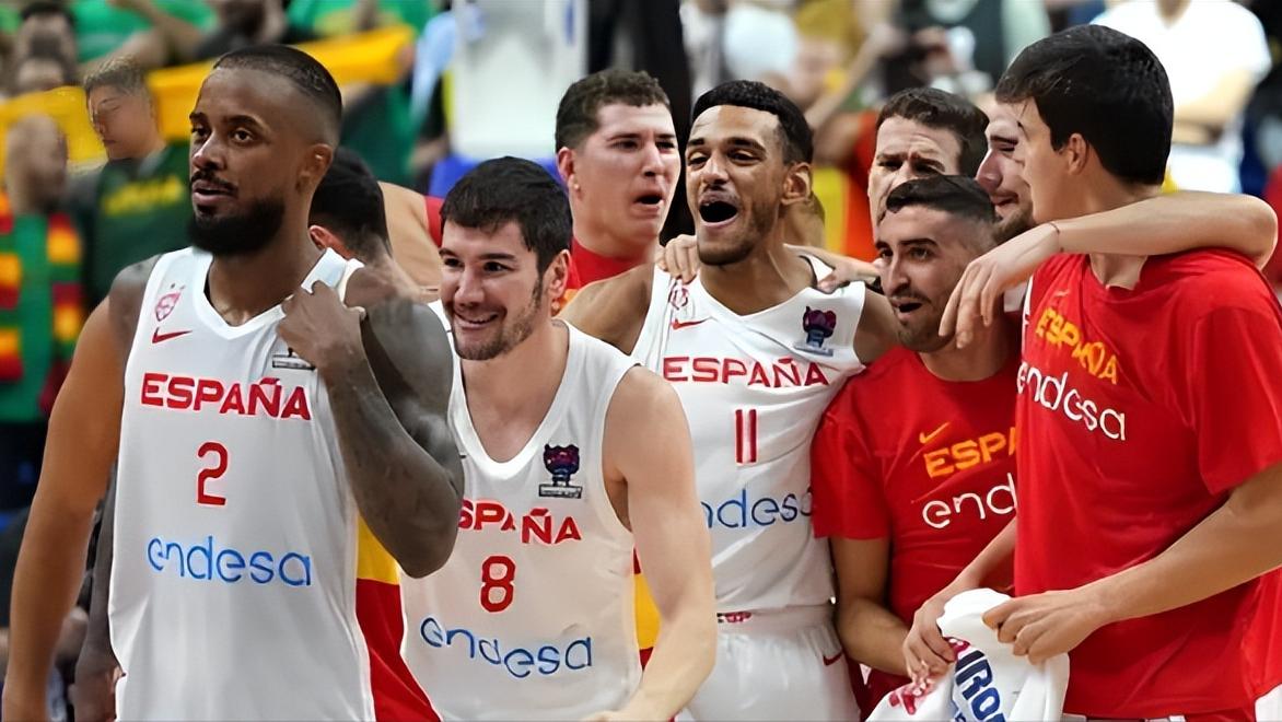 杨毅回应王哲林言论,杨毅谈归化球员不公平