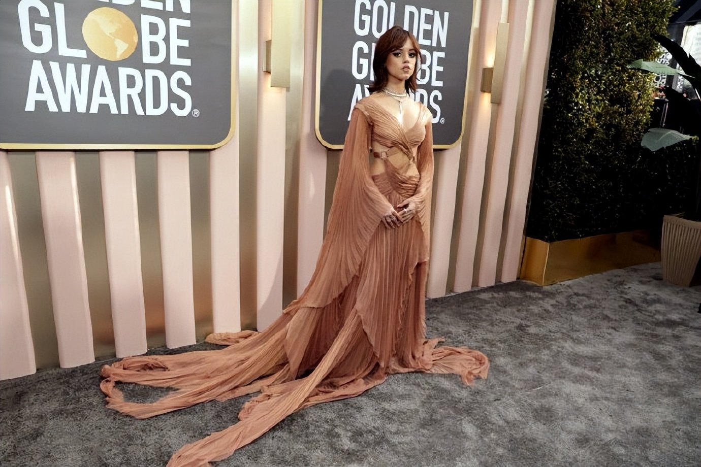 濂虫槑鏄熺碂绯曠殑绾㈡閫犲瀷,娴峰濂虫槦绾㈡鎯婅壋鏃跺埢