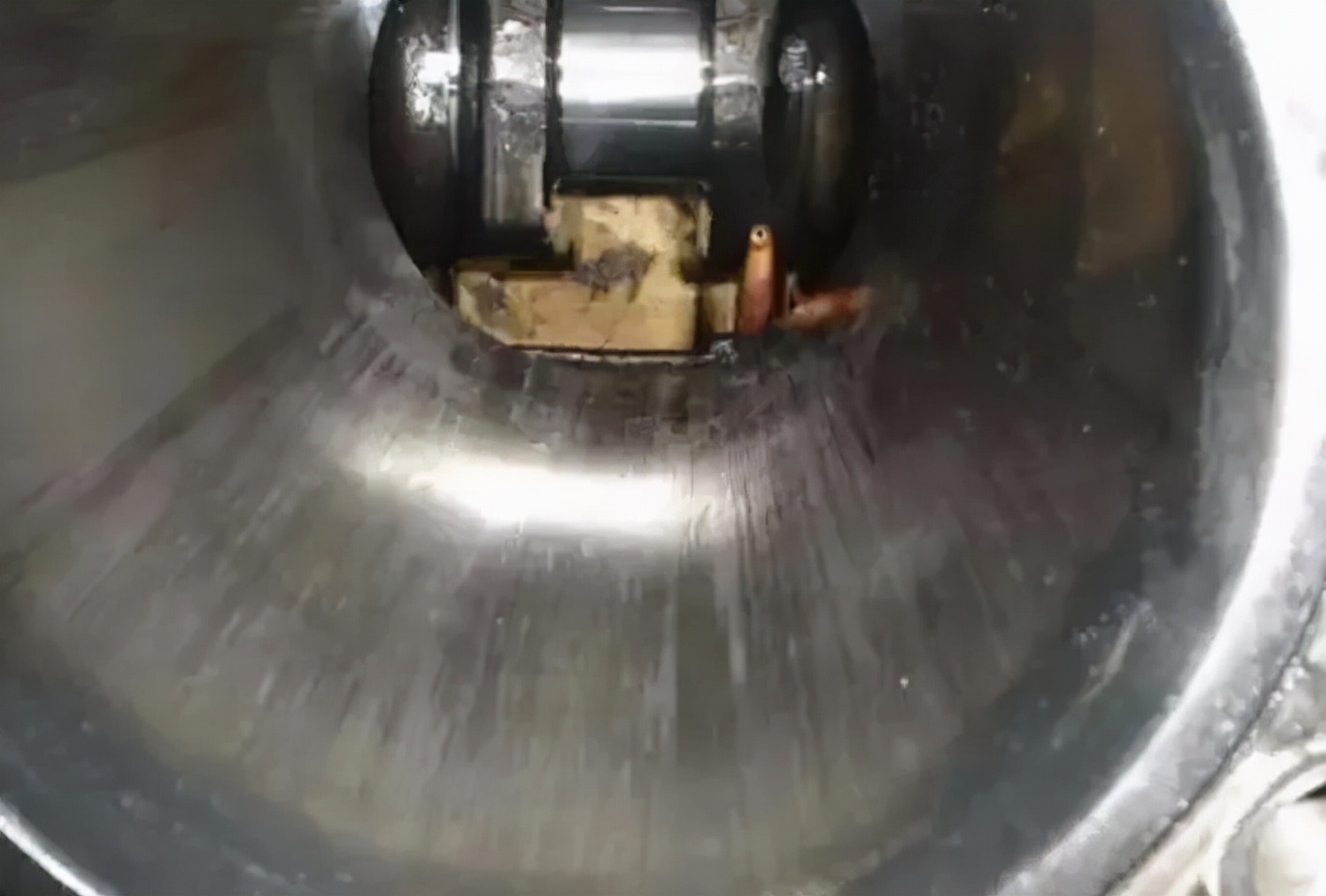 发动机轻微拉缸有什么补救办法,发动机拉缸怎么处理更好