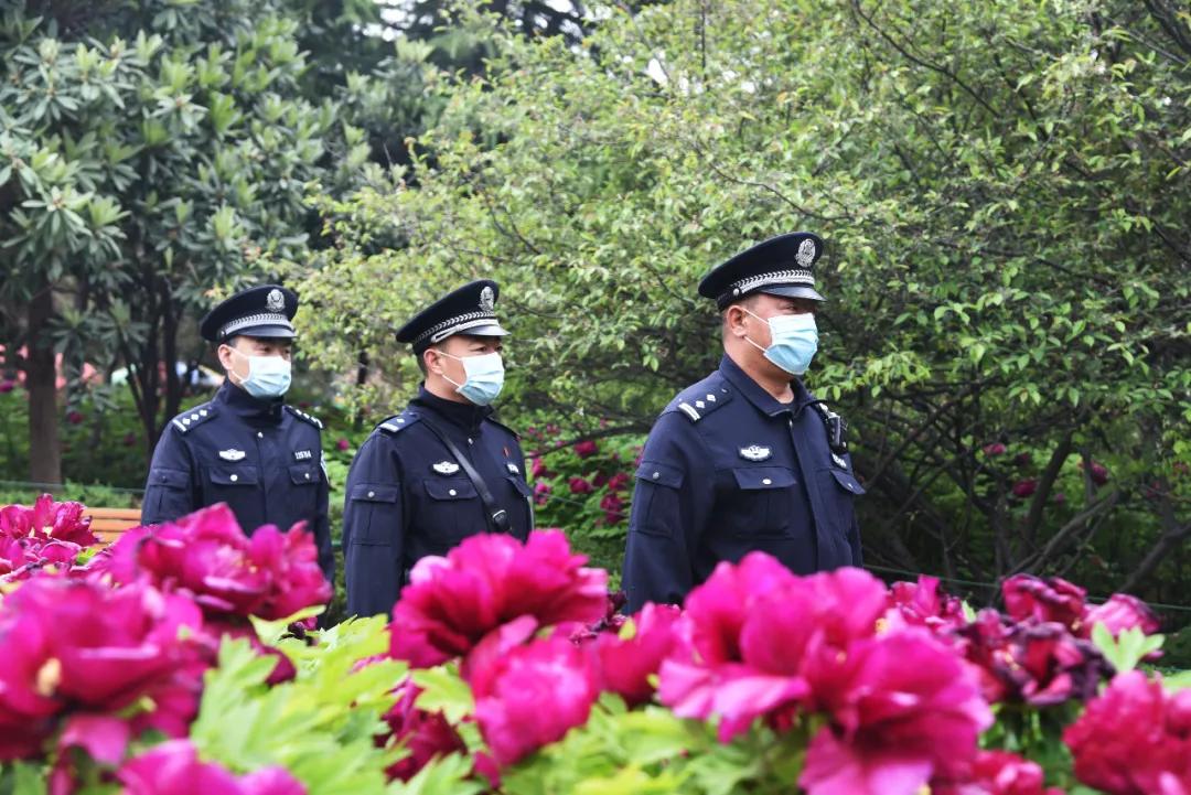 商州公安守护万家平安,守护万家团圆中秋节警察