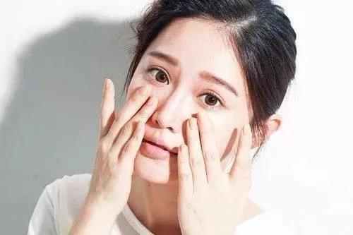 “贫民窟”女孩再也不用面对大牌BB霜还在担心钱包告急