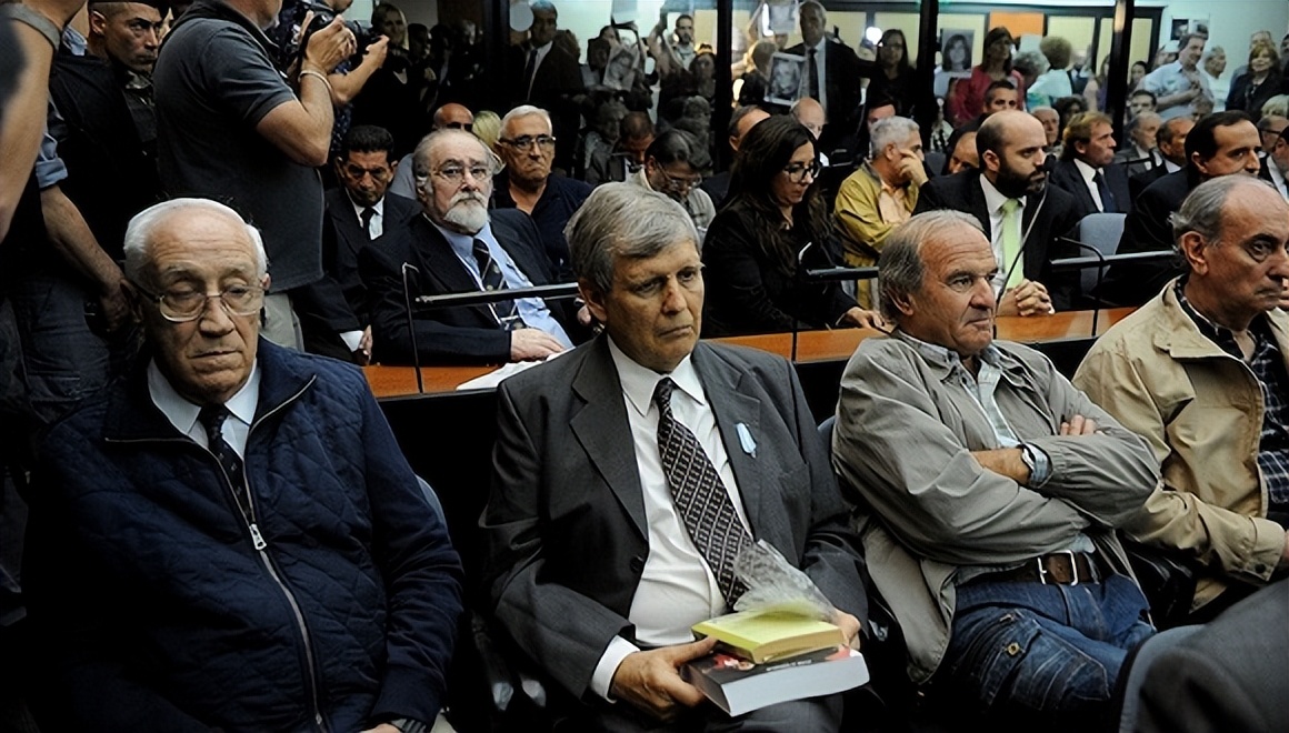 审判革命者——简析1971-1973年阿根廷司法部刑事*压镇**和特别法庭