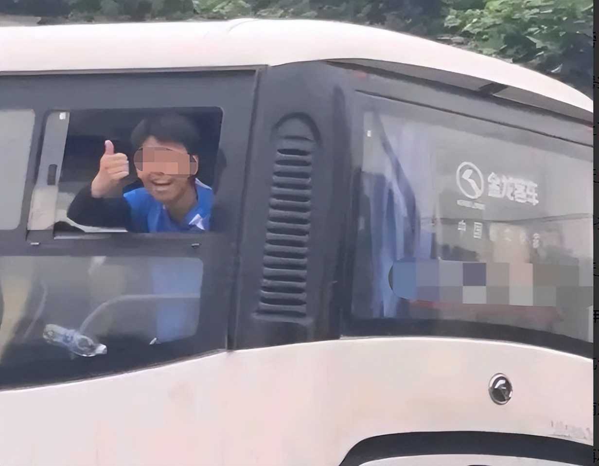 这就是国足完整视频,这就是未来搞笑视频