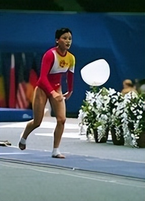 体操冠军桑兰瘫痪25年，自爆一年用2000根导尿管，打出租车遭拒载