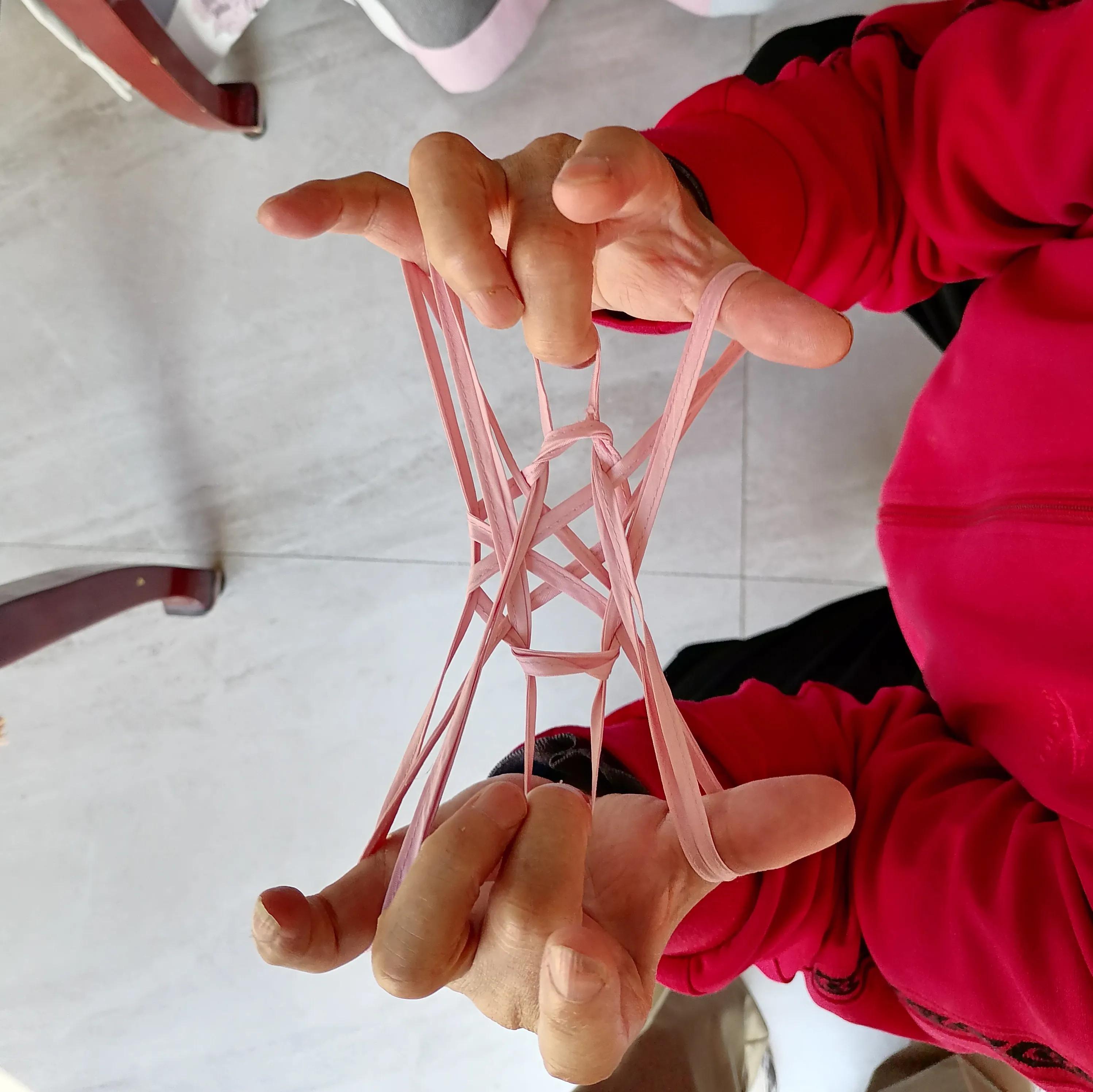 翻花绳游戏过程100字,两人玩的翻花绳游戏小技巧