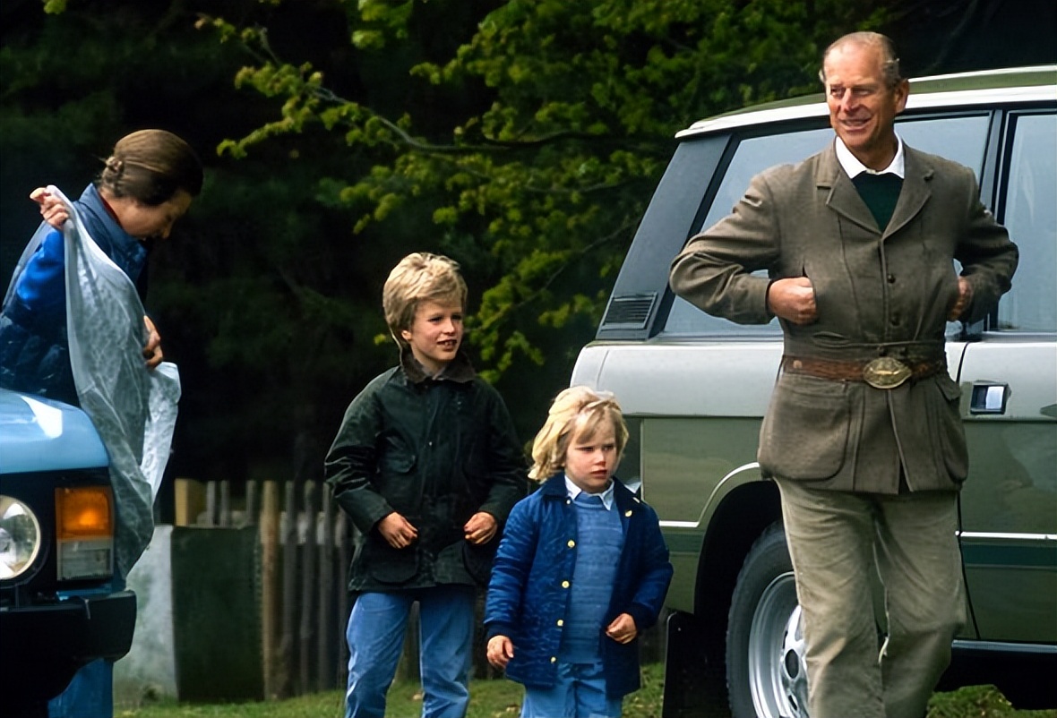 查尔斯和安妮公主兄妹情深,安妮公主和菲利普亲王小时候