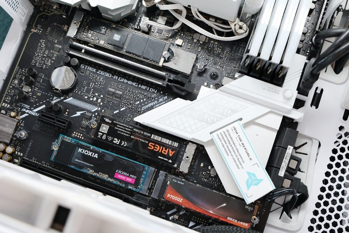 市售六款热门固态硬盘性能横评——谁才是PCIe4.0硬盘性价比之王