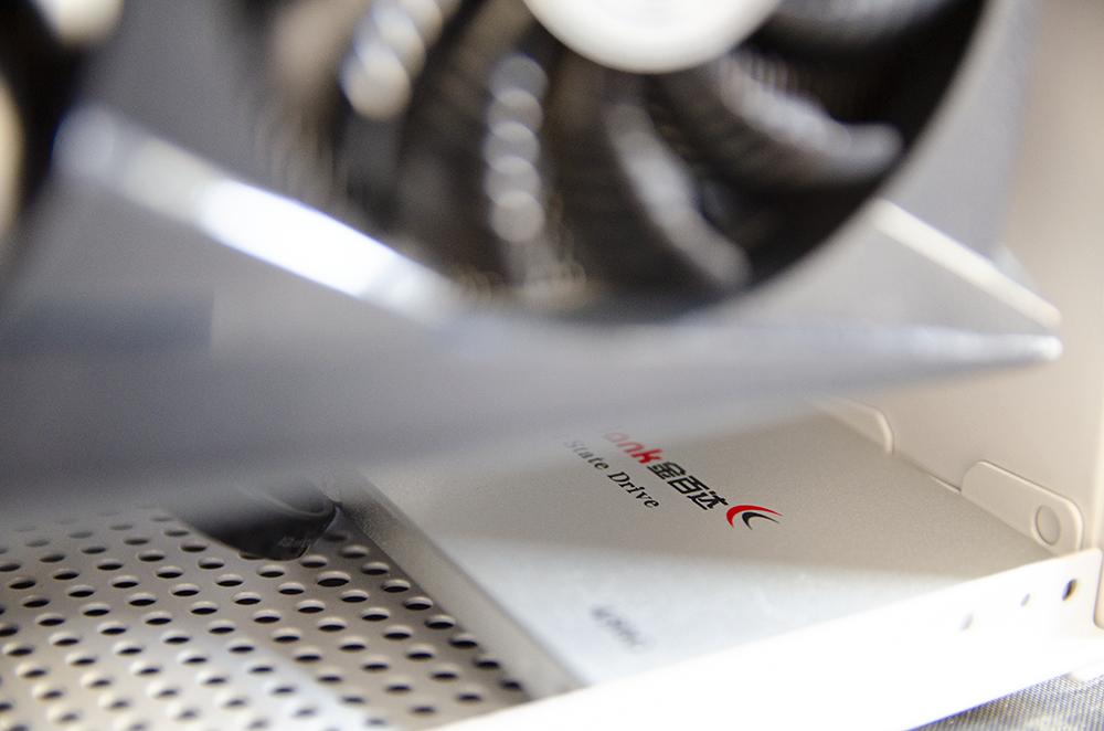 如何组装一台性能超高的电脑,如何组装一台最好的电脑