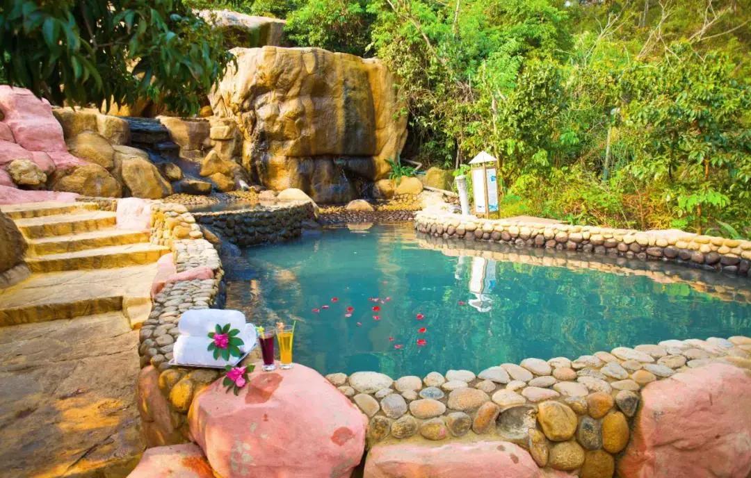 看完浮月村洋楼又去开平看碉楼,浮月村碉楼和梅家大院