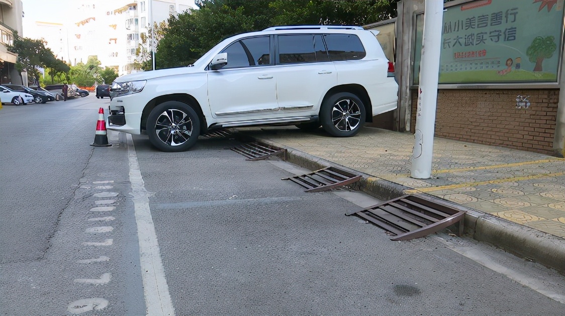 城市道路内停车泊位收费合理,市民停车被乱收费