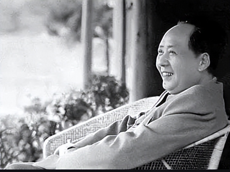 乔冠华到底有多强？联合国大会仰天大笑，毛主席：一文顶两坦克师