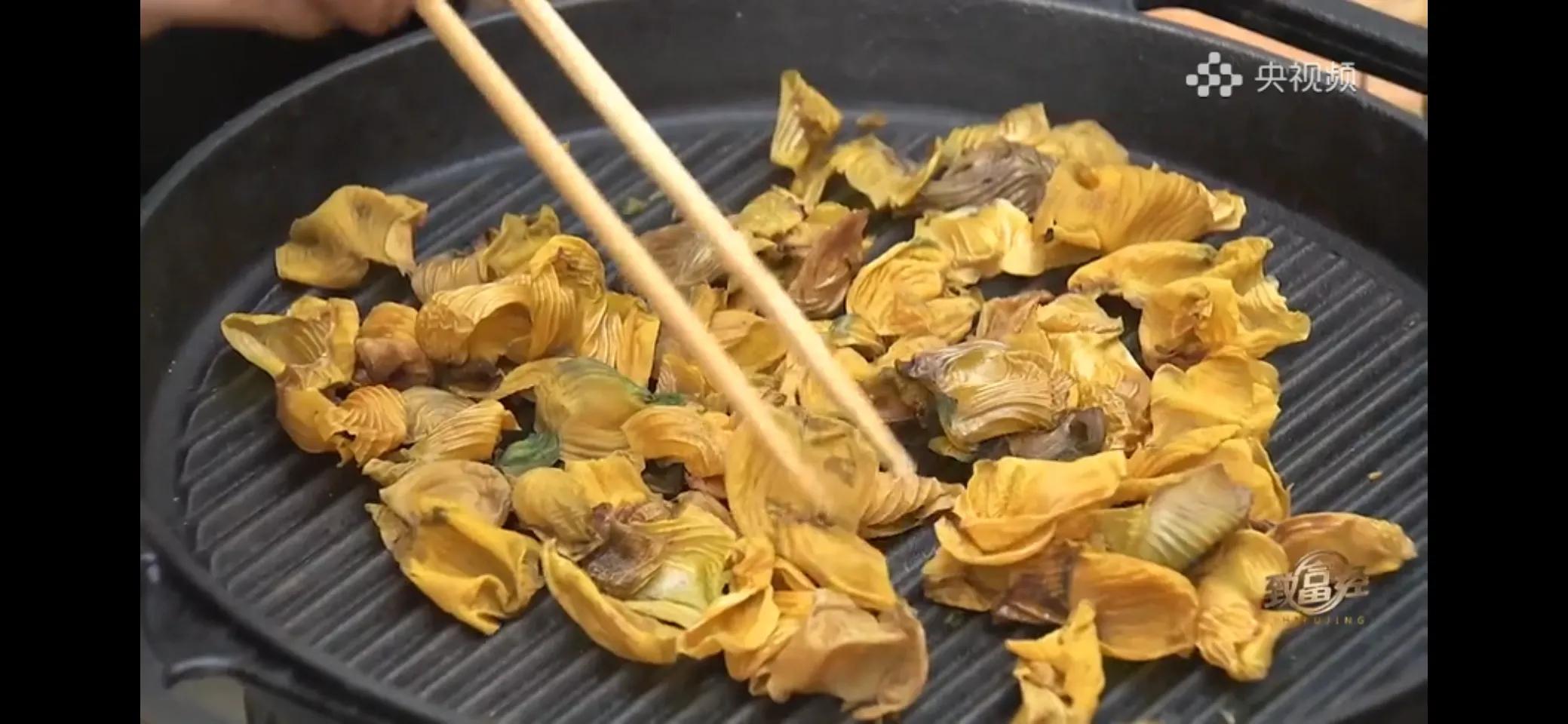 10万多只鸡养鸡场一年能挣多少,回村搞农业养殖一只鸡卖一万