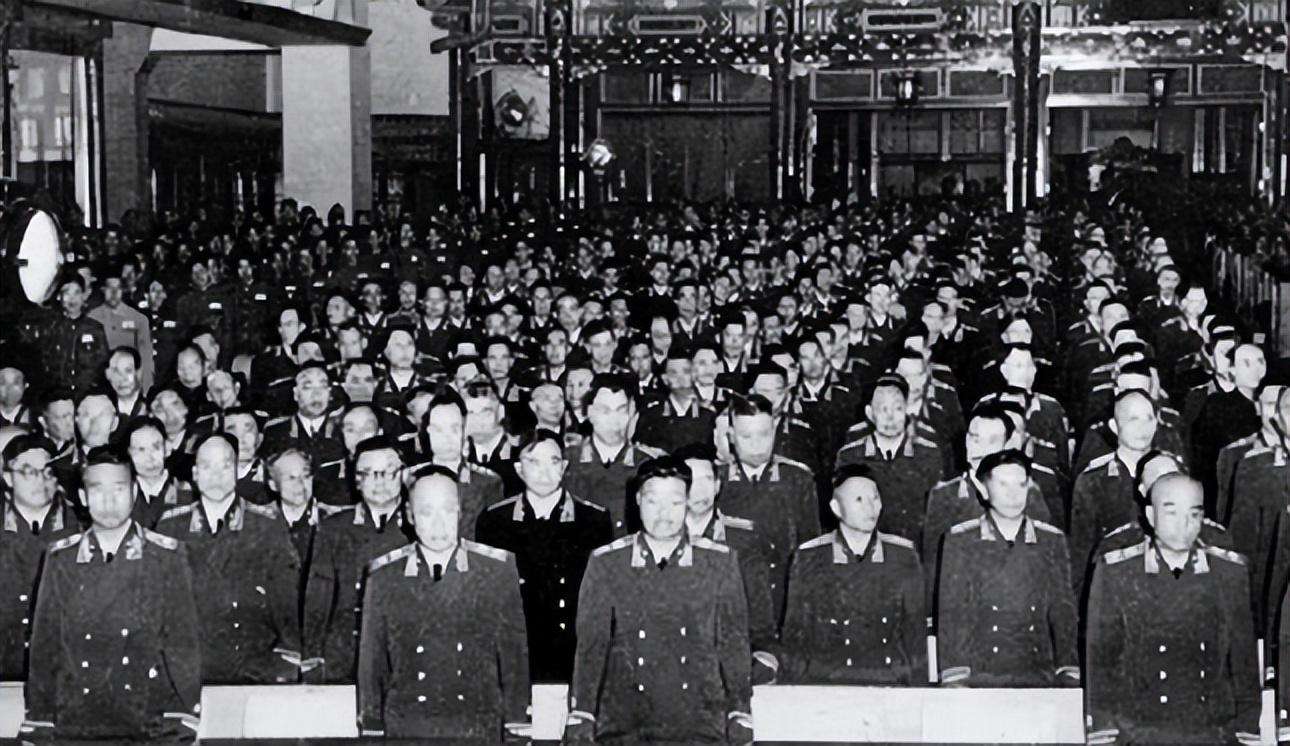 55年，毛主席夸50军在朝鲜打得不错，军长：主席，我想要提个请求