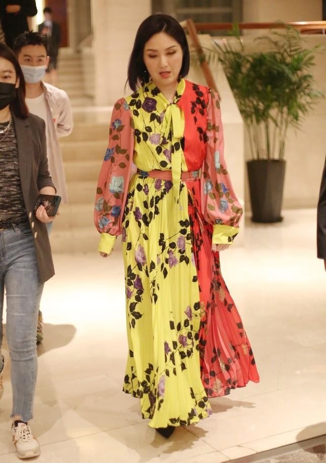 杨千嬅同款穿搭,杨千嬅短发穿衣打扮