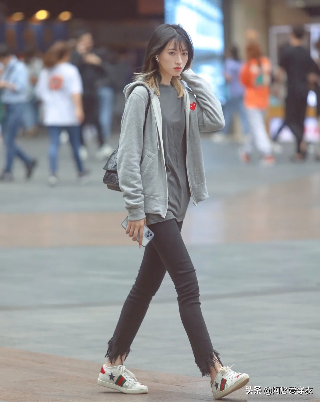 穿开衫配什么内搭好看,穿开衫内搭t恤衫