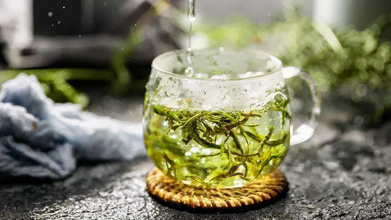 长期喝白开水和长期喝茶的人相比,长期喝白开水和喝茶的人谁健康