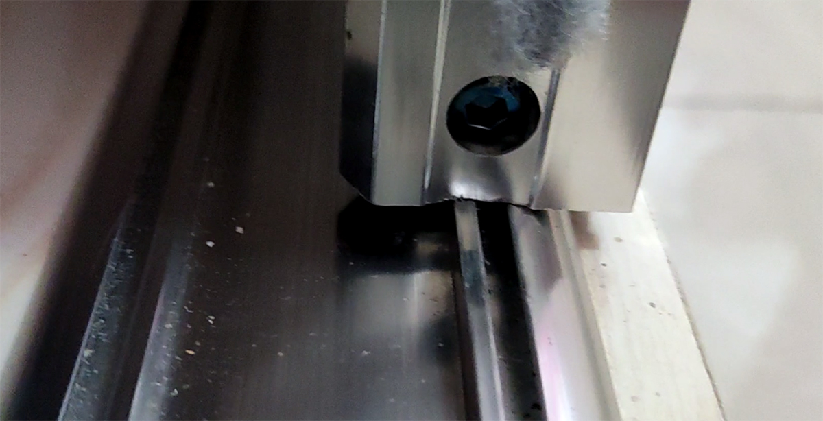 推拉窗长期不用拉不开怎么办,老式推拉门窗关不严怎么调整