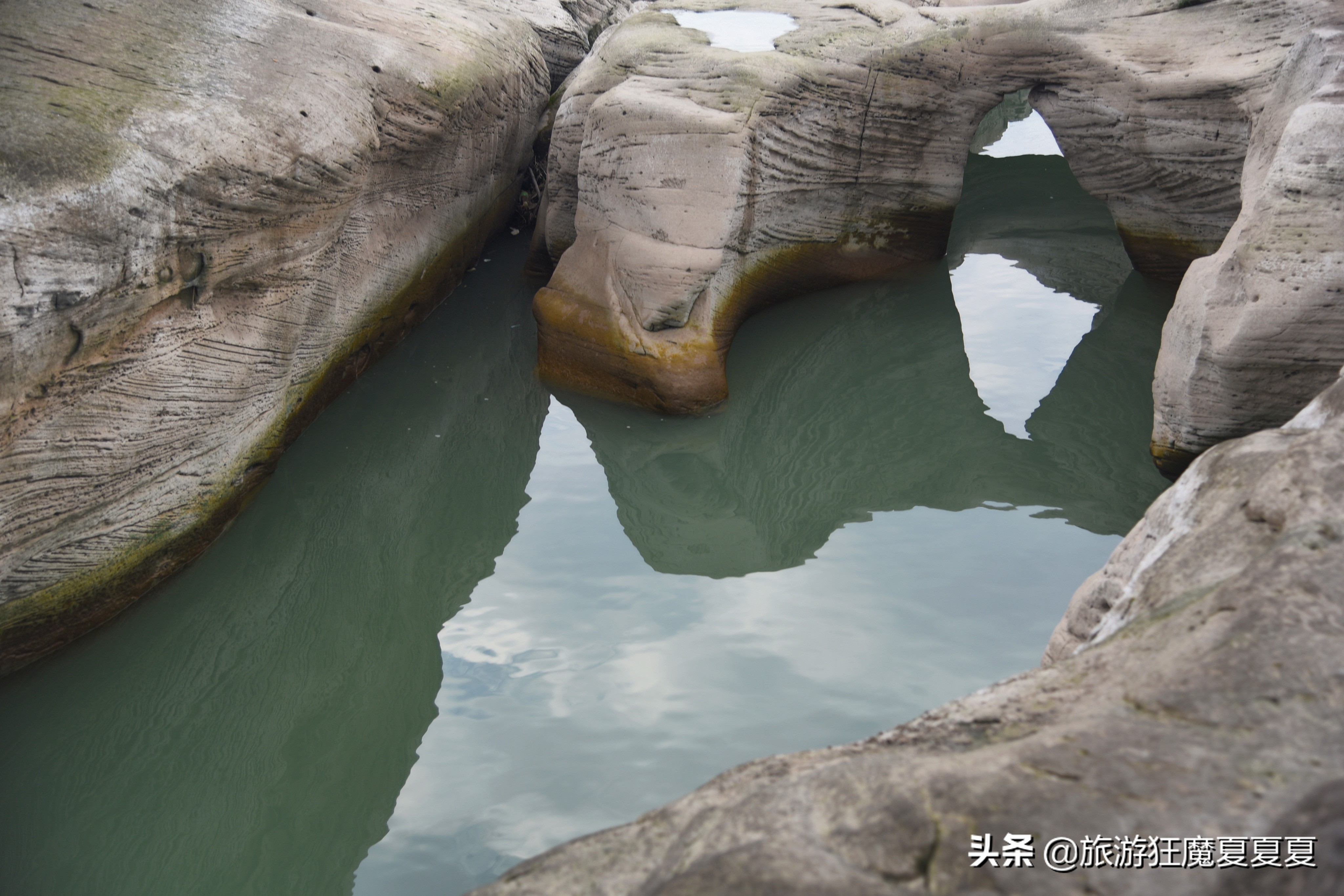 泸州纳溪绝美的江滩公园，奇形怪状宛如外星地貌，堪称水上外太空
