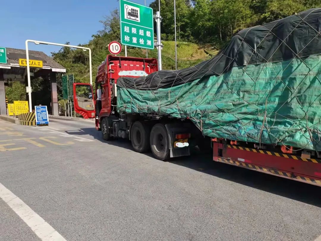 车牌损坏有急事可以上路吗,车牌损坏要报案吗