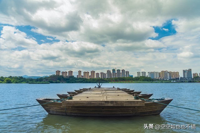 从贫困农民到亿万富翁,从贫困县到全国百强县