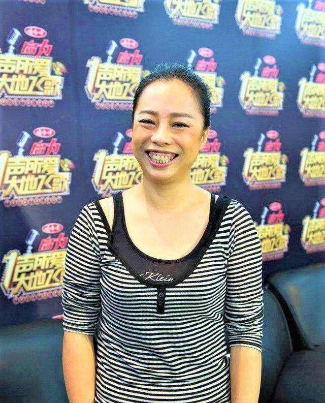 黄绮珊魅力照,55岁黄绮珊齐刘海