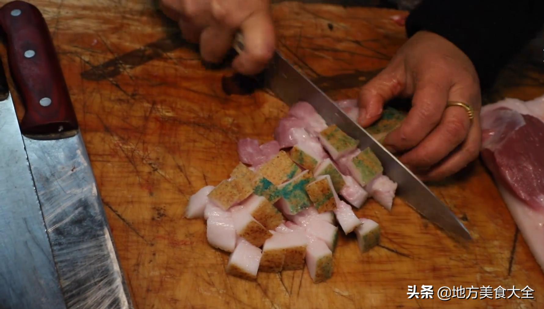 云南虫子美食生吃,原始人野外美食