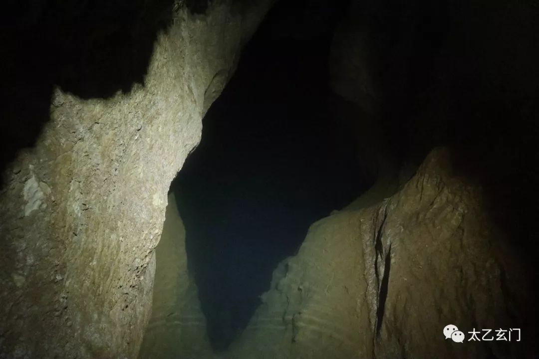 北京八奇洞显圣龙潭,最近发现的最大溶洞