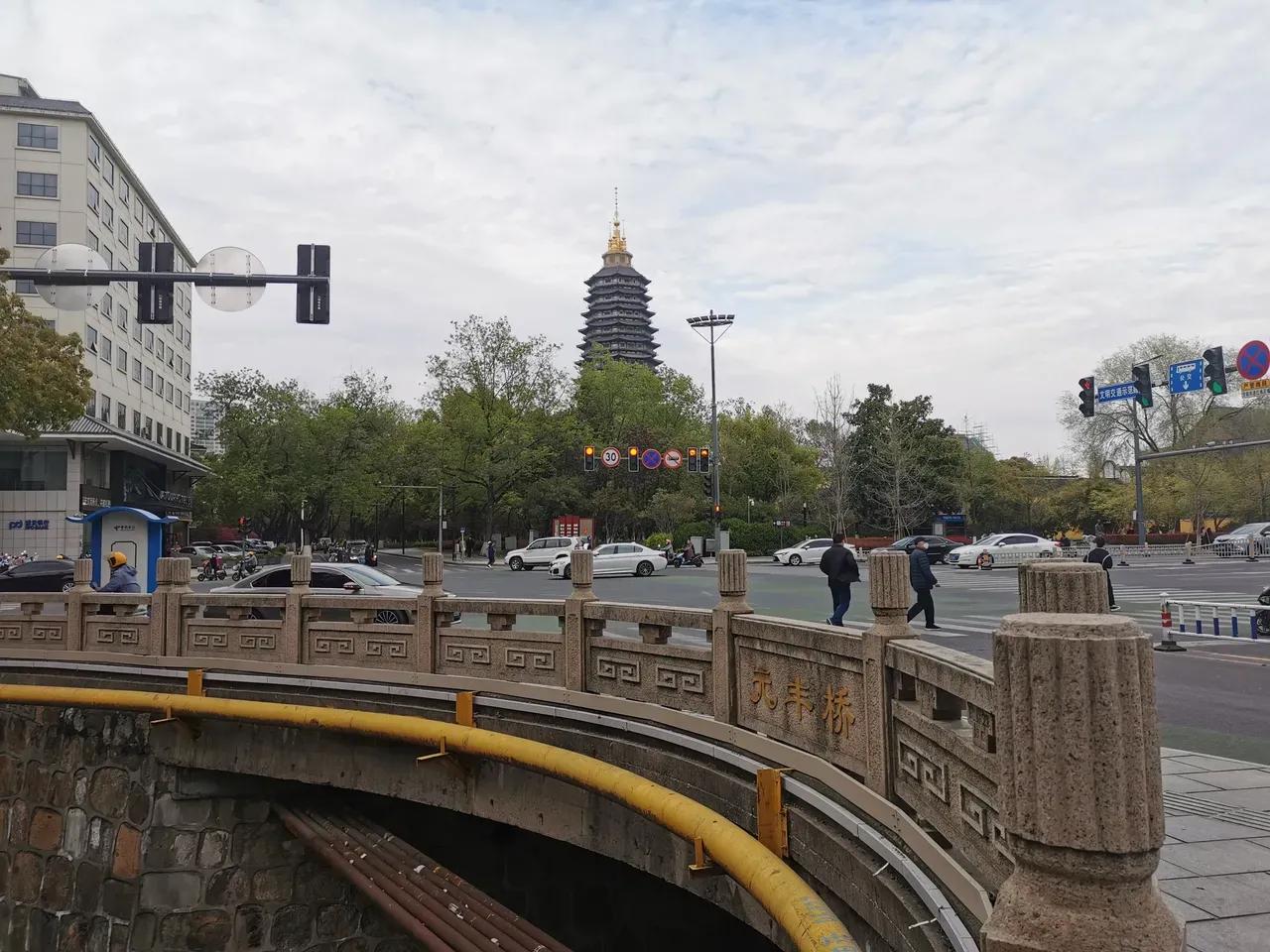 寰愬窞鍒伴噸搴嗗叚鏃ユ父,浠庡緪宸炲幓鏃犻敗鏃呮父