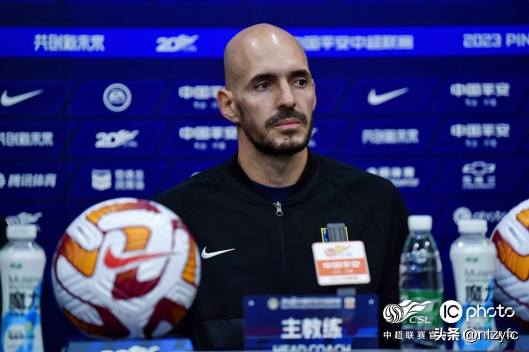 璧涘満涓婄殑鎴戜滑闇告皵鍗佽冻,璧涘墠鑷俊婊℃弧