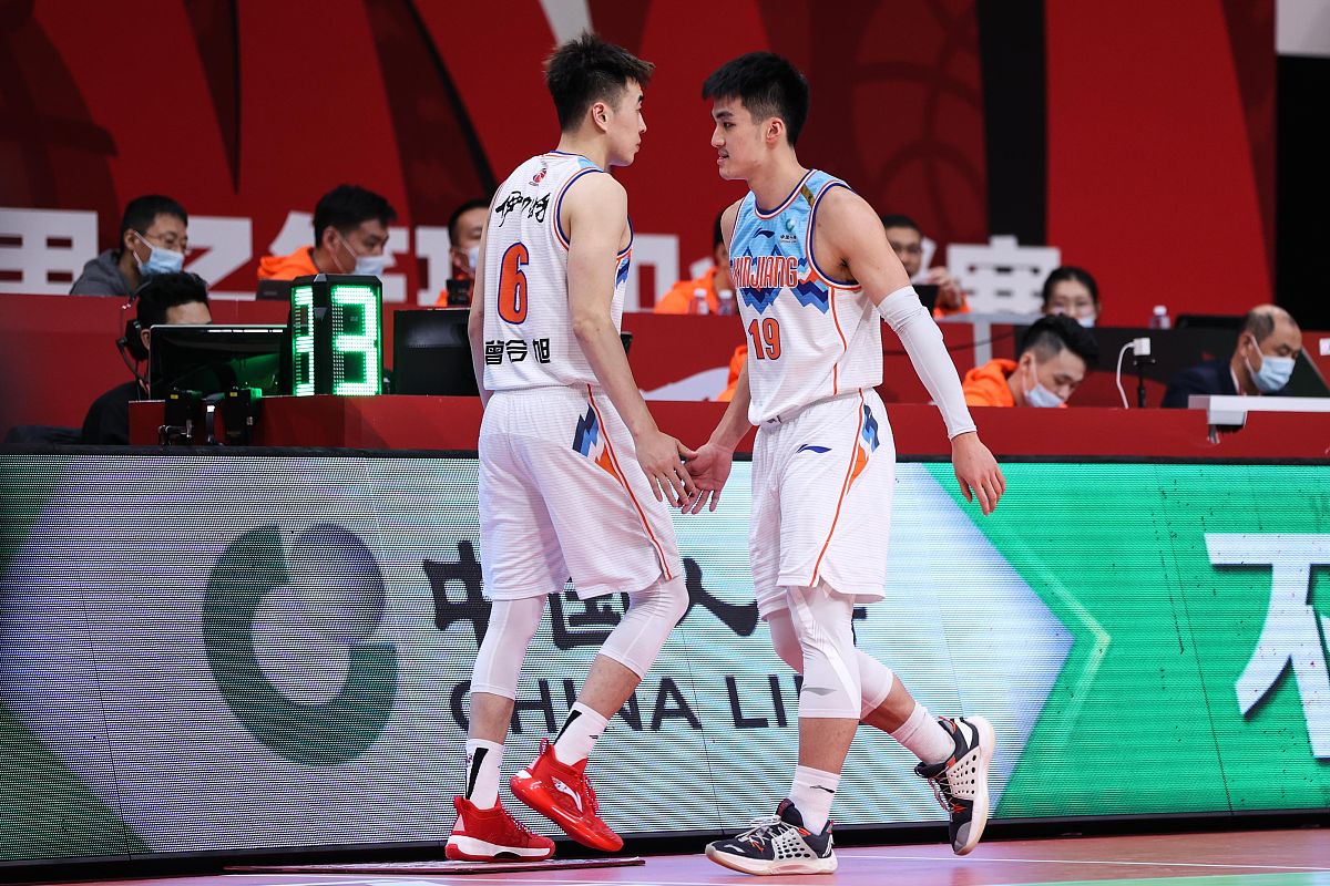 *疆新**新阵容战力暴涨！120天连签4将2米11悍将受期待阿帅全力冲冠