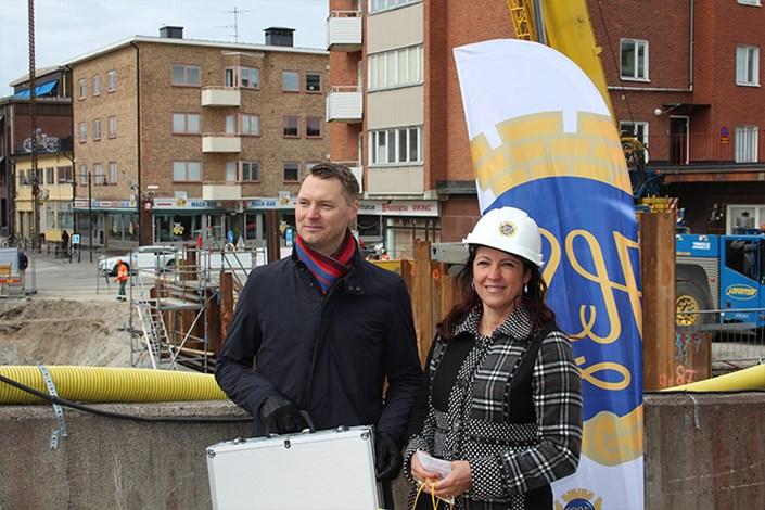 泰国渔民苦等瑞典初恋23年！绝美爱情爆红油管获600万*放播**：感动