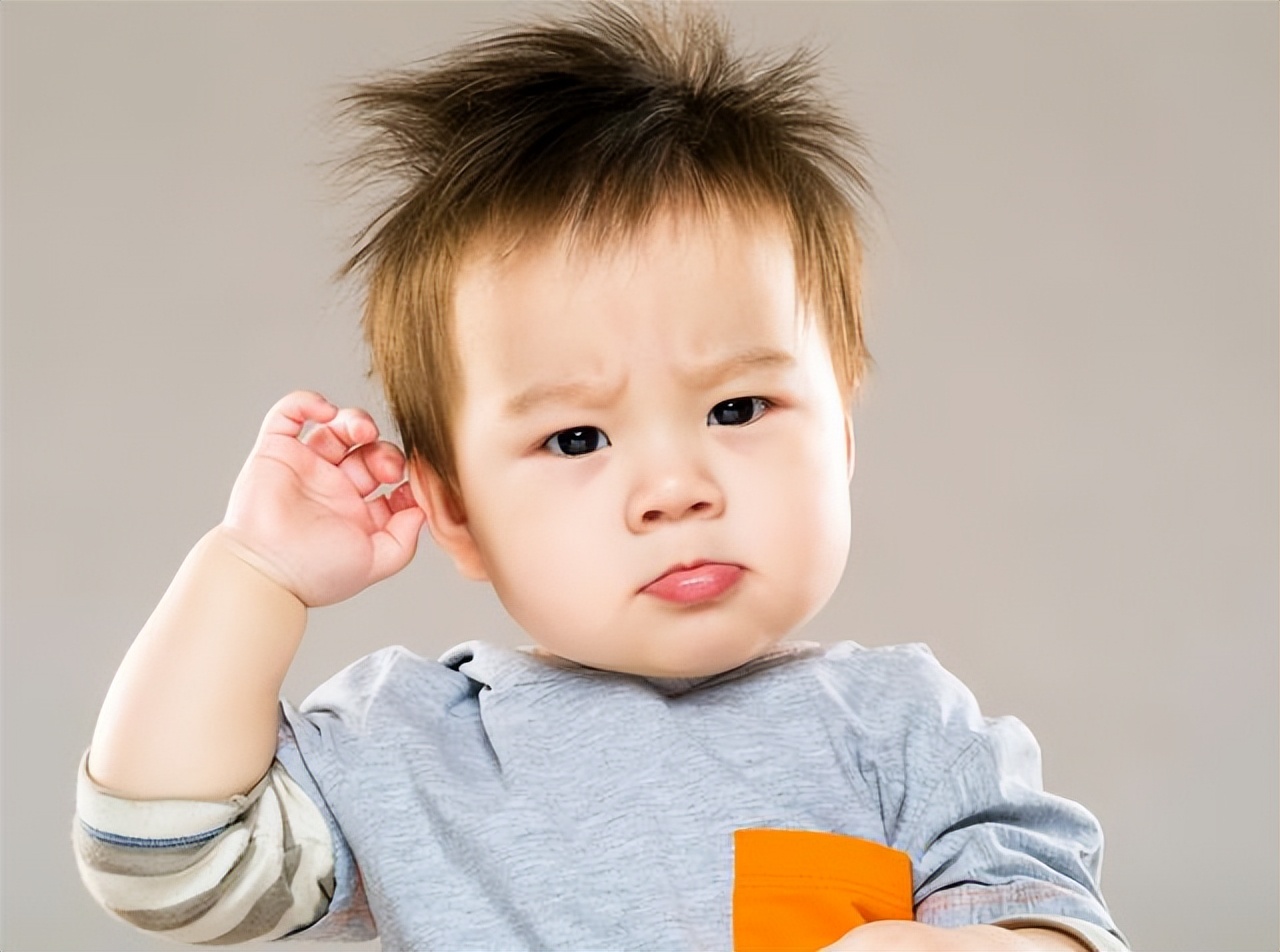 10个月宝宝老是抓耳朵怎么回事,宝宝拼命抓耳朵身体发出求救信号