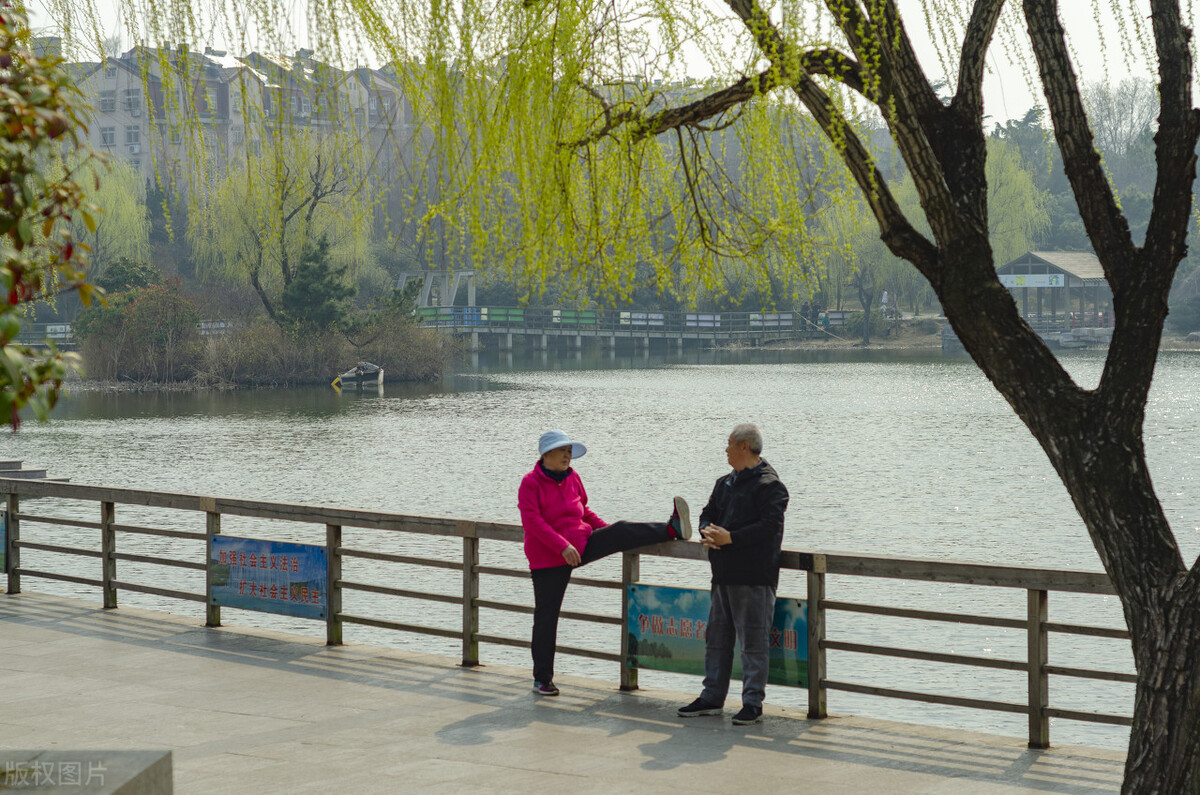 老年人去养老院的利弊,78岁的老人住养老院