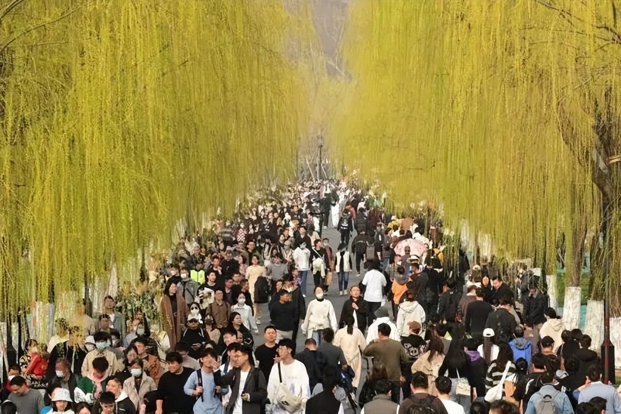 出行需求在增长却不见订单增长，网约车司机面临三重新冲击